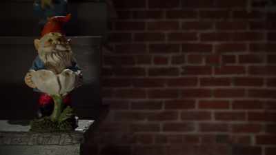 (eerie music continues)
(footsteps thumping) - It’s Beginning to Look a Lot Like Murder