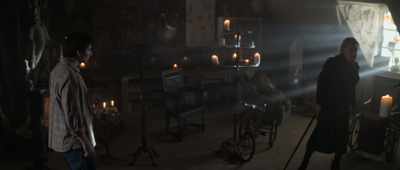 - [eerie music]
- [footsteps tapping] - Doctor Jekyll