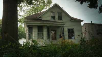 (eerie mysterious music) - House on Rockingham
