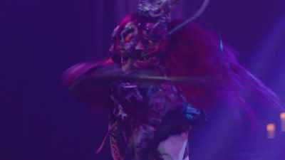 [eerie warbling music]
[metallic scraping] - The Boulet Brothers' Dragula: Titans