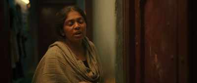 Eesu? What is it, Anni?
Vadivelu is on the phone. - Chithha