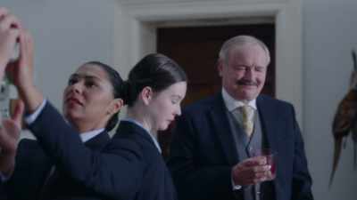 Eh!
- Save some for the lady,
come on. Come on! - The Reluctant Royal