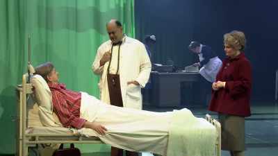 - Eight.
- It's funny being this close to you. - National Theatre Live: Nye