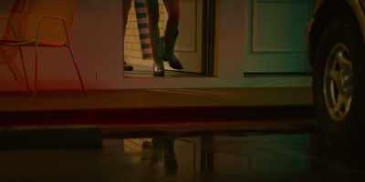 [Eileen's "These Boots
Are Made For Walkin'"] - Joe vs Carole