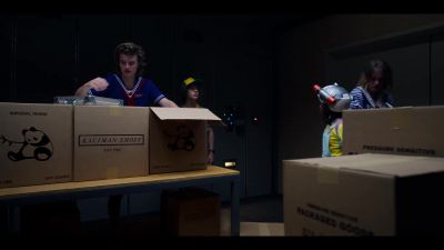 - El, are you okay?
- Oh! - Stranger Things