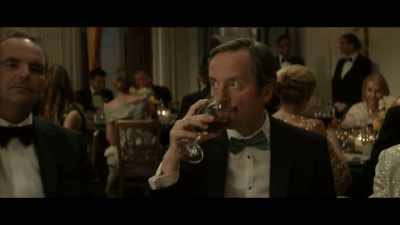 El Tercer Hombre,
sentado junto a Walpole Bing. - The Residence