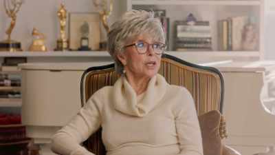 Ela parece
uma Elizabeth Taylor espanhola." - Rita Moreno: Just a Girl Who Decided to Go for It