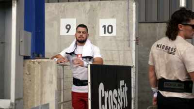 Ele continuou a treinar,
continuou a tentar evoluir, - Fittest on Earth: Retro/Active