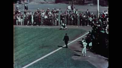 Ele pegou antes da cerca.
Mas estava molhado. - Say Hey, Willie Mays!
