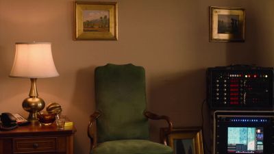 ♪ electric guitar strums ♪ - Twin Peaks