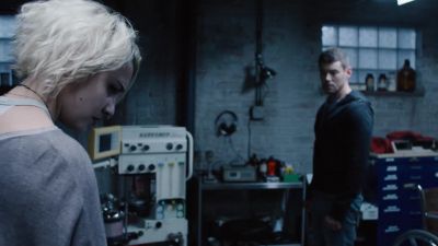 [electrical buzzing] - Sense8