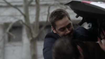 [ Electricity crackles ]
[ Grunts ] - The Blacklist: Redemption