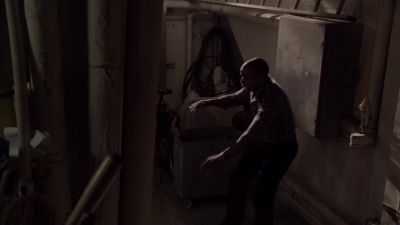 [electricity crackling loudly] - Psych