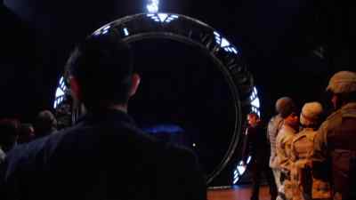 (ELECTRlClTY CRACKLl NG) - Stargate Universe