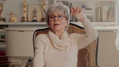 Eles a chamavam
de Esther "Nado de Costas" Williams. - Rita Moreno: Just a Girl Who Decided to Go for It