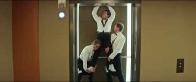 -[elevator dings]
-Gotta just get the thing-- - Game Over, Man!