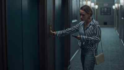 [elevator rumbling] - Betty's Bad Luck In Love