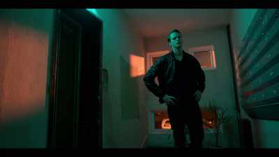 [ELEVATOR WHIRS] - Young Wallander