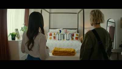 Elijah despises the pillows, - Slip