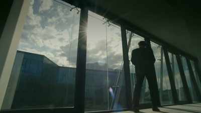 ELIZABETH: He's an incredibly
convincing person, - Inside the Heist