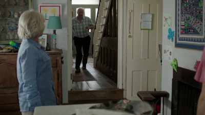 Elizabeth? 
It's time for my pill. - Motherland