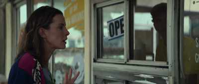Elizabeth, it's us.
Larry, get out so she can see. - Mrs. Davis