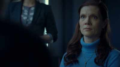 Elizabeth, look at me. - The Enemy Within