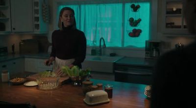 Elizabeth, perfect timing.
The boys are out back, - Riverdale