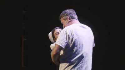 Ella necesita algo que no le estoy dando, - The Confession Musical