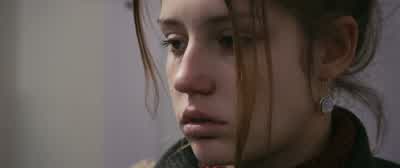 Elle renifle. - Blue Is the Warmest Color