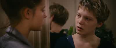 - Elle t'a pas déposée devant? - Blue Is the Warmest Color