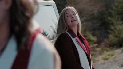 Ellie is smart
and funny-- - Everything Christmas