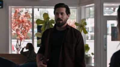 Elliot, what're you doing here? - 3 Bed, 2 Bath, 1 Ghost