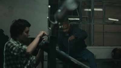 (Elliott groans) - Uppercut