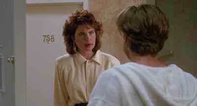 - Elliott.
- Just tell me one thing... - The Favor