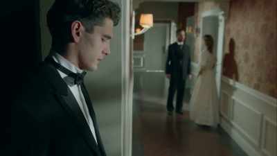 ELREY: ♪ And as long as I'm with you ♪ - Grand Hotel