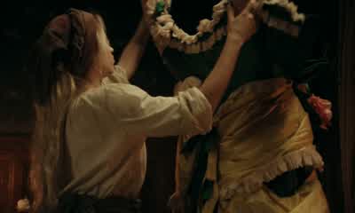 Elvira skal åpne ballet. - The Ugly Stepsister