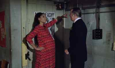 - Elvira?
- Wallace. - Every Home Should Have One