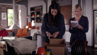 Em, what's wrong? - Pretty Little Liars