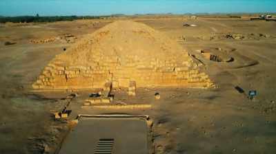 Emberling: The reason why
there's only one big pyramid
left - Lost Kingdom of the Black Pharaohs