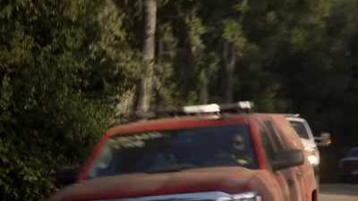 (emergency vehicle sirens wail) - Fireboys