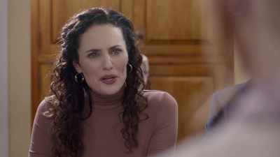 Emily, you can't even
afford to pay your bills. - Christmas a la Mode