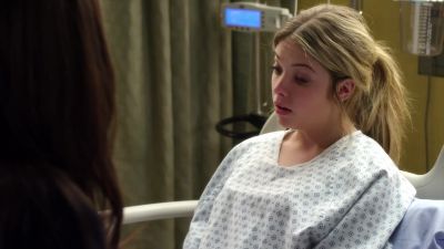 Emily: DOES IT HURT? - Pretty Little Liars