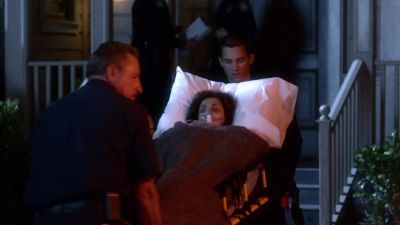 Emily: THAT'S HIS MOM.
THAT'S MRS. REYNOLDS. - Pretty Little Liars