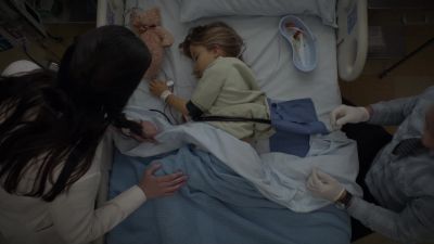 Emily, what's wrong?
I can't move my arm. - House