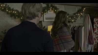 - Emma Gale and I have parted ways.
- Oh? - A Castle for Christmas