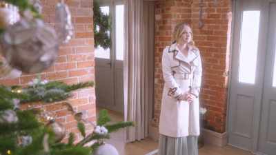 [Emma sighs] - A Very English Christmas