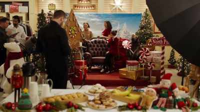 (emma): Thank you. Okay?
(sighs) - Mom's Christmas Boyfriend