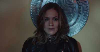 Emma, wake up. - The Jester
