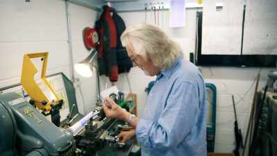 Empty. It's drawn a continuous line.
No pauses, no breaks, - James May and the Dull Men
